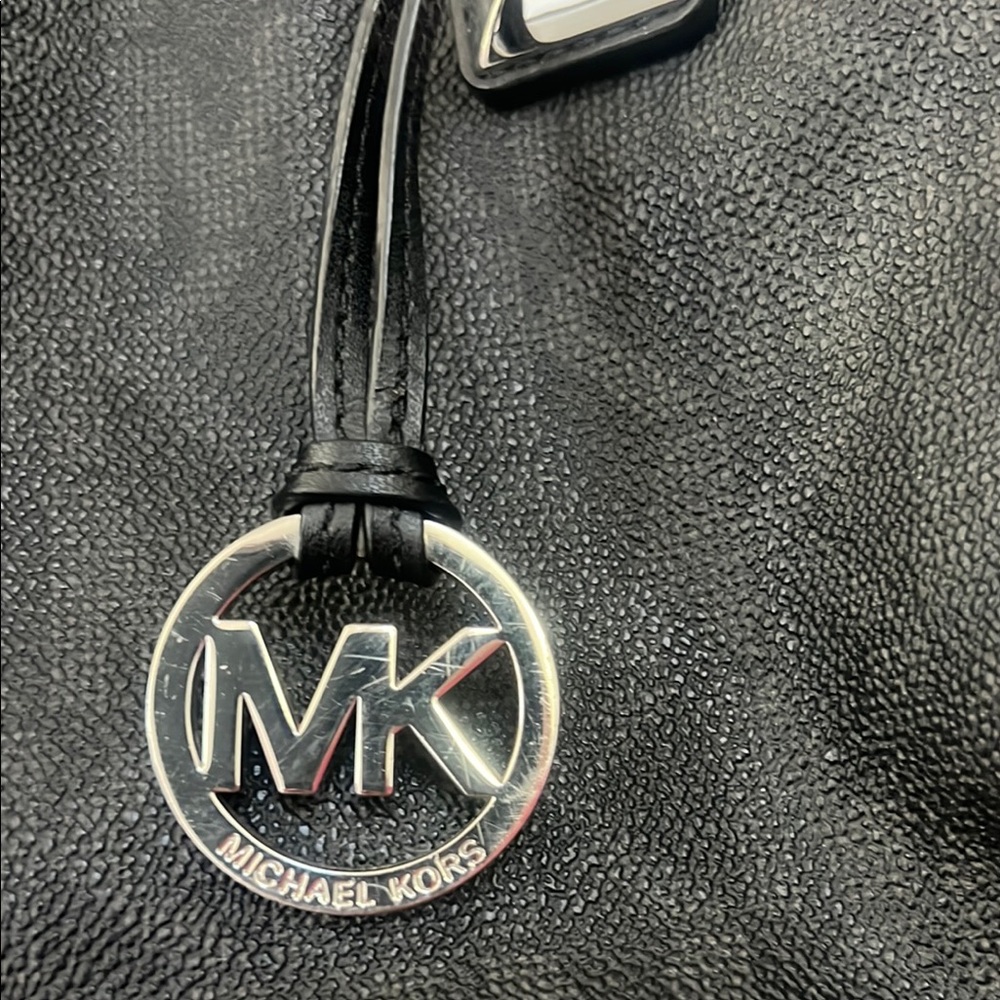MICHAEL KORS Black Hand Bag - Picture 6 of 16